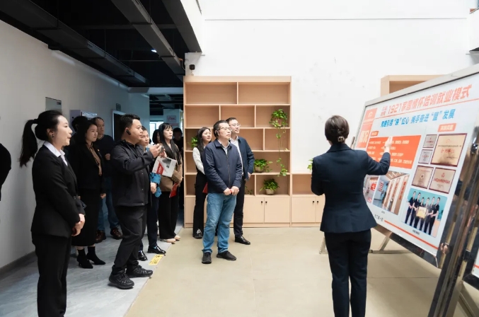 全省工会保障业务干部到映心家政参观教学